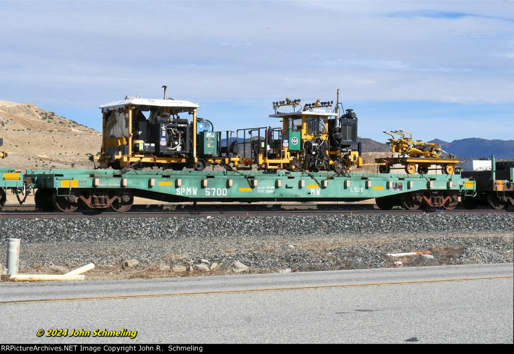 SPMW 5700 with MofW equipment load.  Tehachapi Ca.11/29/2024